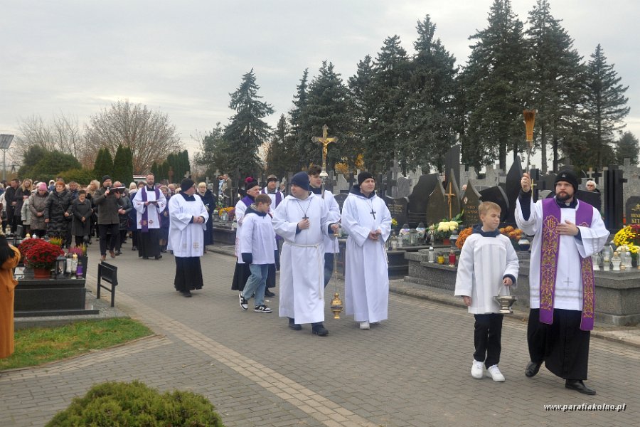 061 Procesja na nowym cmentarzu.jpg